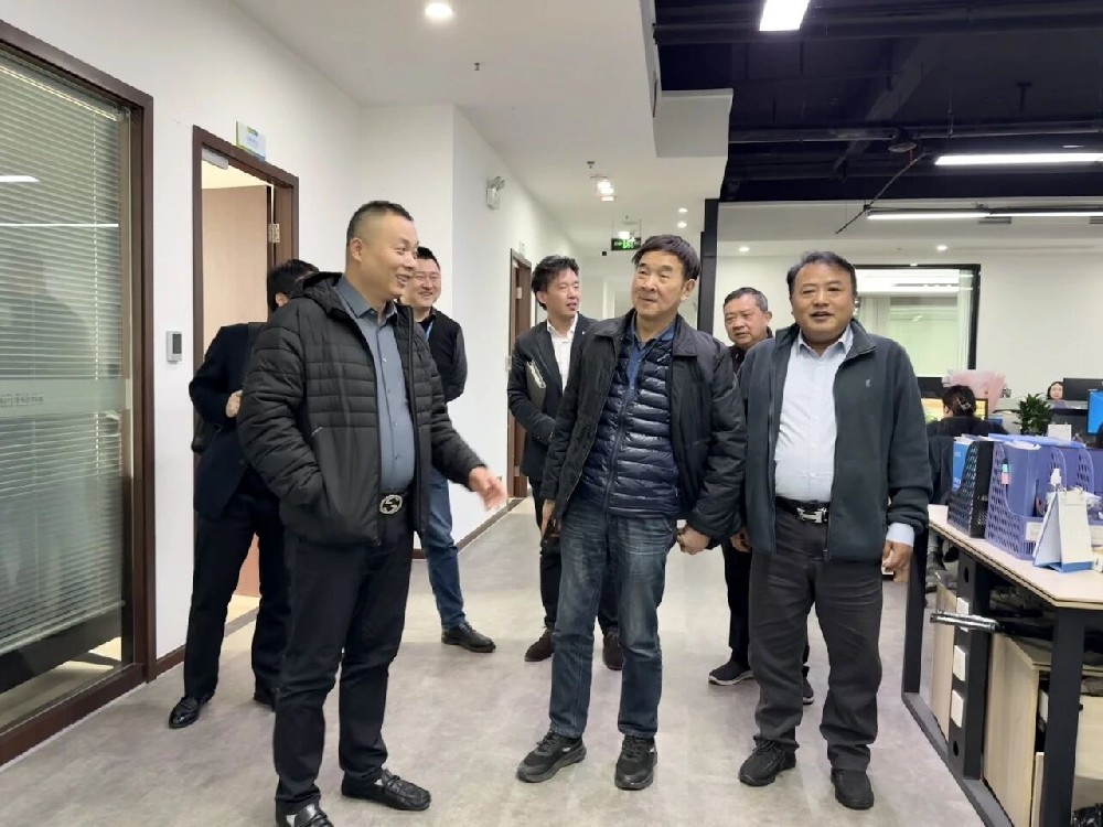 自驅(qū)奮進?行穩(wěn)致遠|無錫市人力資源服務(wù)行業(yè)協(xié)會領(lǐng)導(dǎo)一行走訪調(diào)研超信國際集團